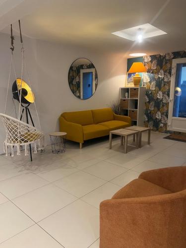Large Atypical House, Ideal for Groups, Ski in Jougne