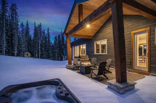 Alma Alta Luxury Epic Views Hot Tub Sauna in Blue River