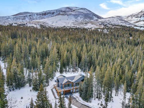 Alma Alta Luxury Epic Views Hot Tub Sauna in Blue River