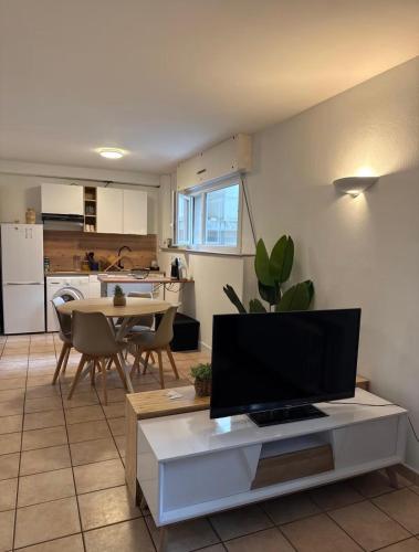 Le cosy Cusset proche Astroballe Lyon avec place de parking privative