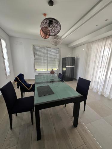 4 Bedroom Mega Mansion With Infinity pool in Tunis