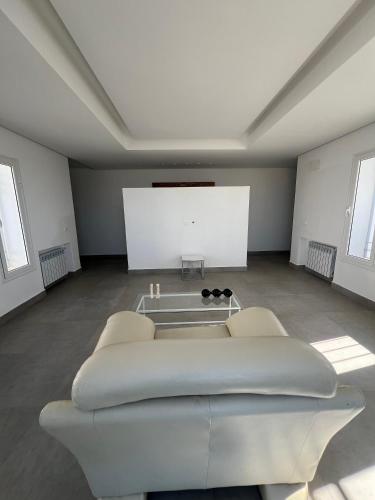 4 Bedroom Mega Mansion With Infinity pool in Tunis