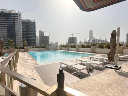 ASHRI Deluxe Apartment in JVC Binghatti Luna