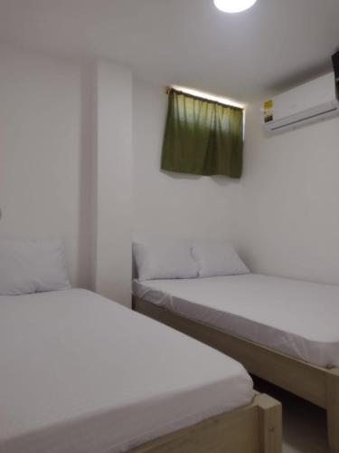 HOSTAL LA MARINA sm