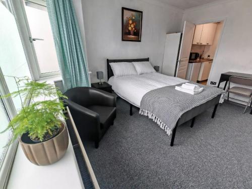 Lilac Studio - Self Contained One-Bed Studio Flat — other in 83 Cranmer Road, Oxford United Kingdom, OX4 2QB