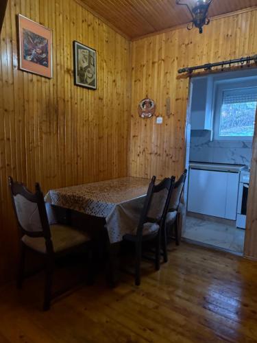 Mavrovo Lake Chalet in Leunovo