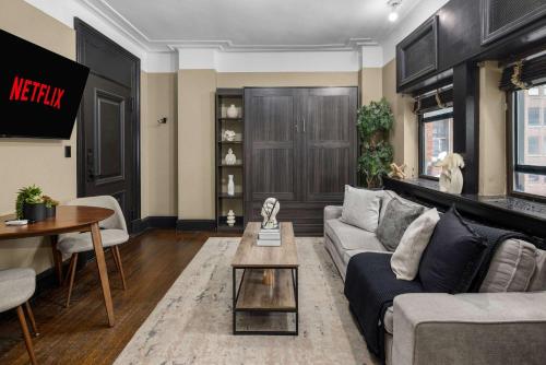 Midtown 1BR near Times Square & Grand Central