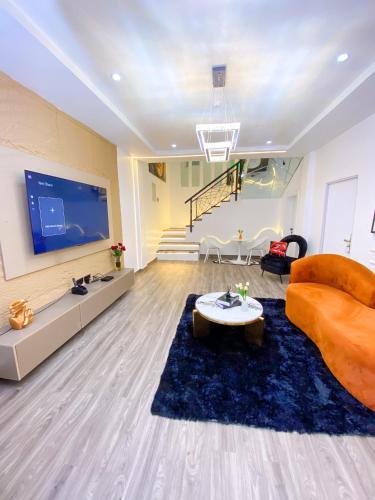 Executive 3BR Duplex by Bejj - 2Living Rooms – khách sạn tại Maitama