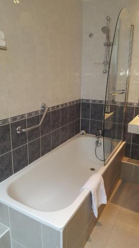 Hotel Saint Cyr Etoile - image 14