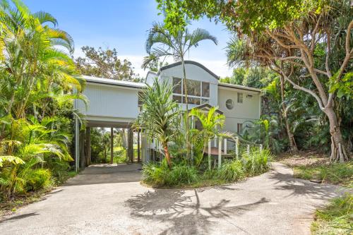 Surf Gums, Sleeps 9, Pet Friendly, Fully Renovated