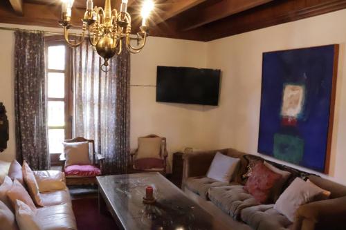 Koplietošanas atpūtas telpa ar TV, Hacienda Bugambilias Boutique Colonial in Galindo