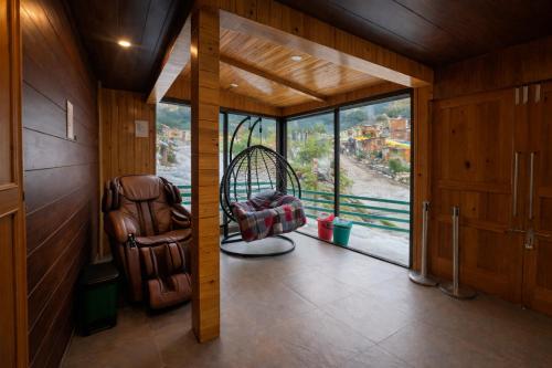 TATA Vista Resort - Centrally Heated & Air Cooled, Mall Road Manali in Manali