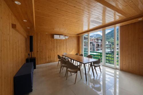 TATA Vista Resort - Centrally Heated & Air Cooled, Mall Road Manali in Manali