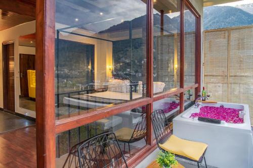 Kilátás, Echor Himalayan Aurum Resort & Spa, Manali in Prini
