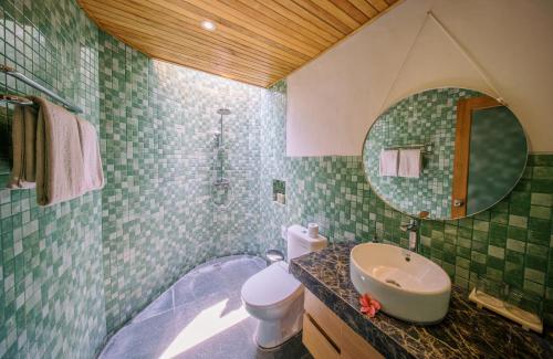 room detail thumbnail 2