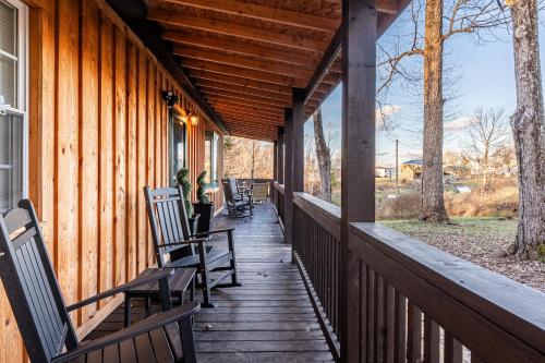PlayDeck Cabin New River Gorge and Summersville Lake in Summersville