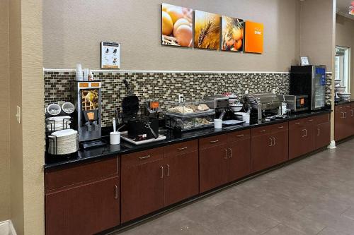 Comfort Inn & Suites Rogersville - image 41