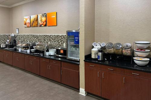 Comfort Inn & Suites Rogersville - image 43
