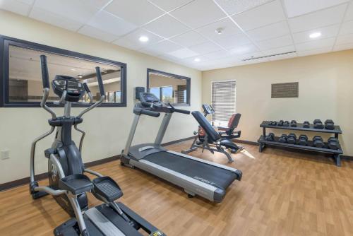 Comfort Inn Grove City - image 17