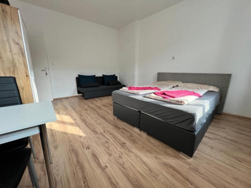Comfortable 4 private rooms in shared Apt Perfect for Groups & Friends 1