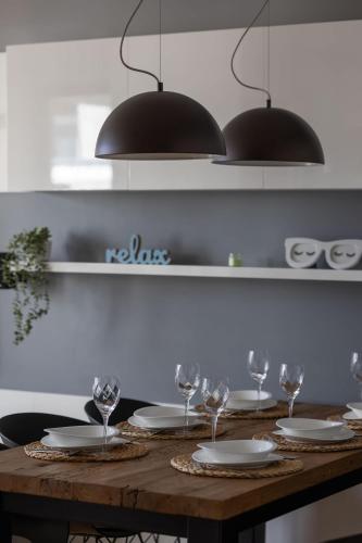 Big Family Apartment for 8 People with Garage and Balcony by Noclegi Renters - image 5