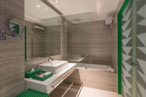 room detail thumbnail 2