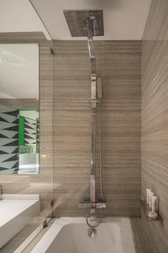 room detail thumbnail 2