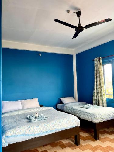 1 king bed, 1 twin bed