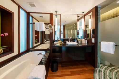 room detail thumbnail 2