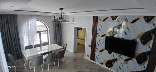 Qax home in Qax