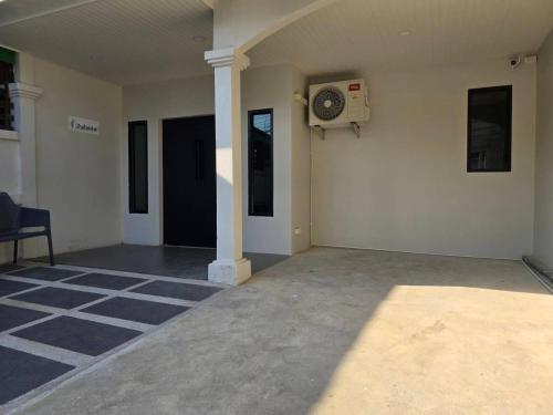 Charming 3-Bedroom House in Bueng Kum Thailand - image 6