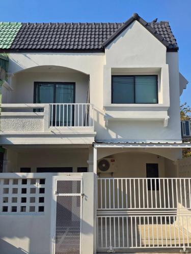 Charming 3-Bedroom House in Bueng Kum Thailand - image 8