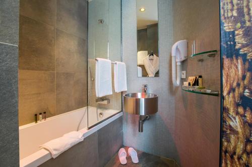 room detail thumbnail 2