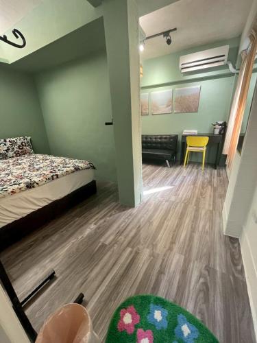 room detail thumbnail 1