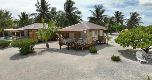 Hakamanu Lodge in Tikehau Atoll