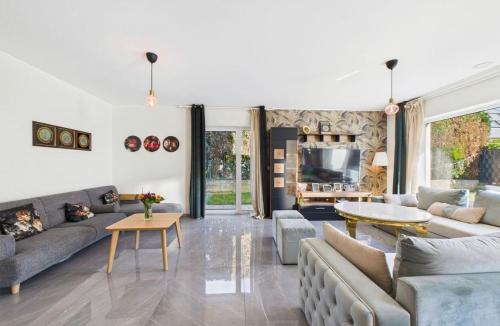 New House 4 adultes - 2 enfants - 180 m2 in 바스카라지
