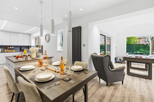 廚房, Ivy House 5 Bed 3 Bath w Games Room and Parking in 萊蘭中部