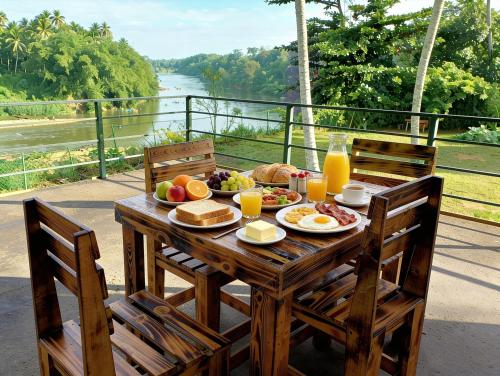 Golden Riverside Resort Kosgama in Hanwella