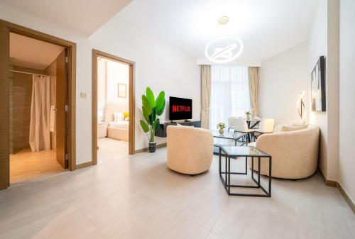 Indulge in Luxury 1BR Unit at Missoni Urban Oasis - image 3