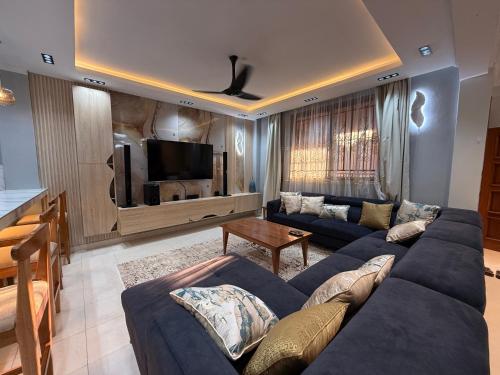 Shared lounge/TV area, Bofa Modern Coastal Villa in Kilifi