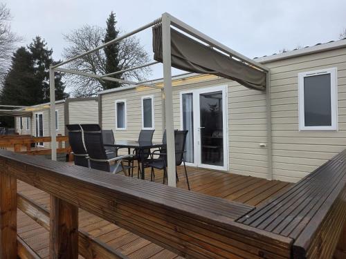 Mobile Home Plus- Camp Diekirch – khách sạn tại Larochette