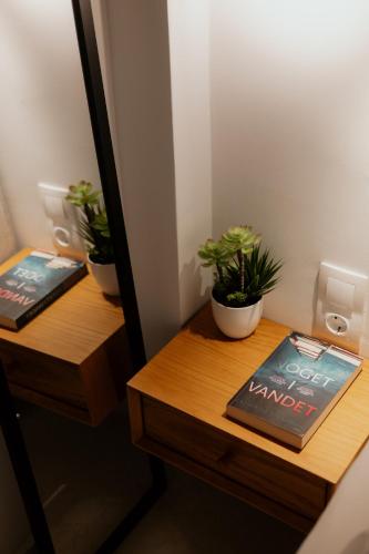 Modern 1BR Designer Suite by the Metro - image 8