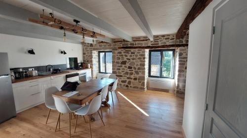 Maison entre Sancy et Cantal, proches des lacs in Champs-sur-Tarentaine-Marchal
