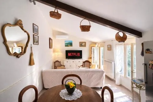 LaPetite Maison Abigail, Peaceful home in Avignon photo 2