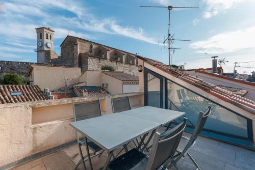 Maison Julia- Triplex avec rooftop terrasse vue sur mer et cathédrale, 10 mins à pieds du palais et plages