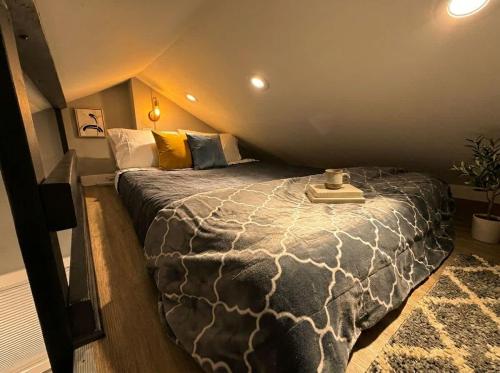 Sleek Modern Villa - Centrally Located - image 5