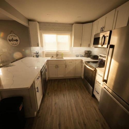 Sleek Modern Villa - Centrally Located - image 3