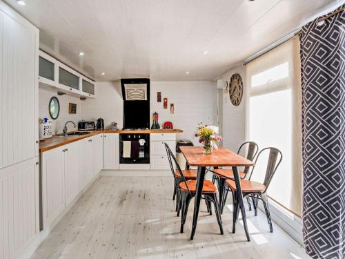 Facilities, 2 Bed in East Cowes oc-91563 in Whippingham and Osborne