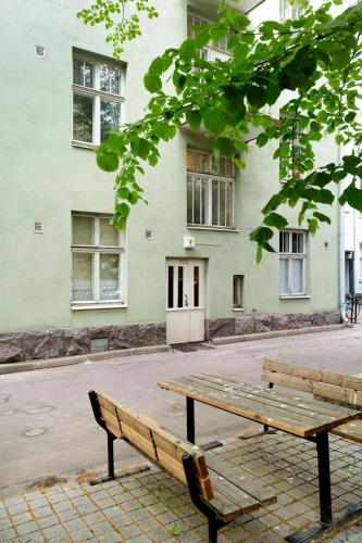Charming Vintage-Style Apartment in the Heart of Helsinki Centre - image 5