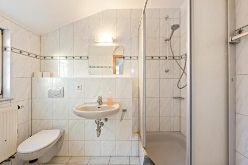 淋浴間, Monteurzimmer Haus 6 Nebringen für bis zu 12 Personen - Küche und Parkplätze vorhanden (Monteurzimmer Haus 6 Nebringen fur bis zu 12 Personen - Kuche und Parkplatze vorhanden) in 蓋伊費爾登